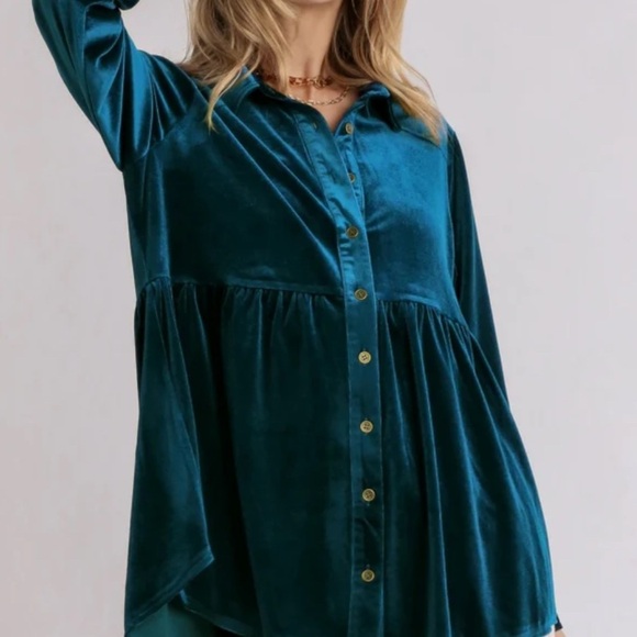 UMGEE Velvet  the Durango Top 
SIZE  M. NWT - Picture 2 of 6